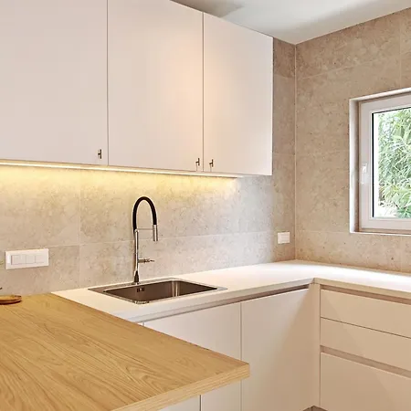 Апартаменти Melani Hvar *