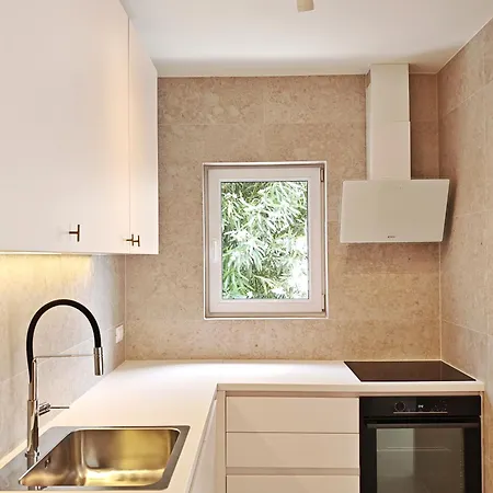 Melani Hvar Апартаменти *